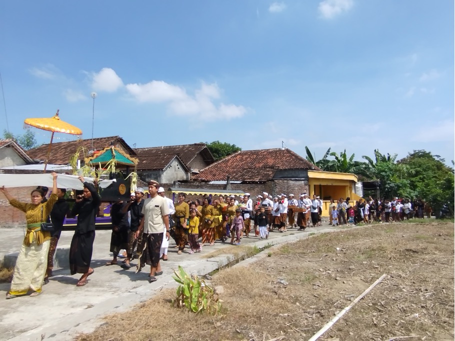 Semarak Piodalan Pura Pucang Sari, Klaten Jawa Tengah