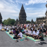 Persembahyangan Tilem: Kegiatan Civitas Akademika STAHN Japa di Candi Prambanan