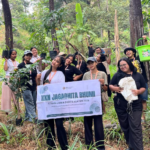 Implementasi Ekoteologi, Mahasiswa KKN STAHN Jawa Dwipa Klaten Lakukan Penanaman Pohon Bersama Peradah Nganjuk